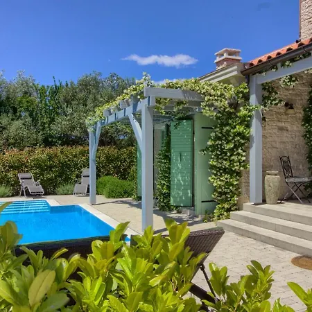 Vila Fabulous Zelda With Pool Near The *