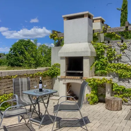 Vila Fabulous Zelda With Pool Near The