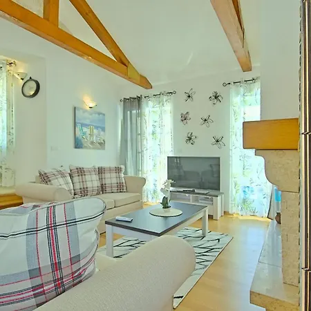 Fabulous Zelda With Pool Near The Vila *