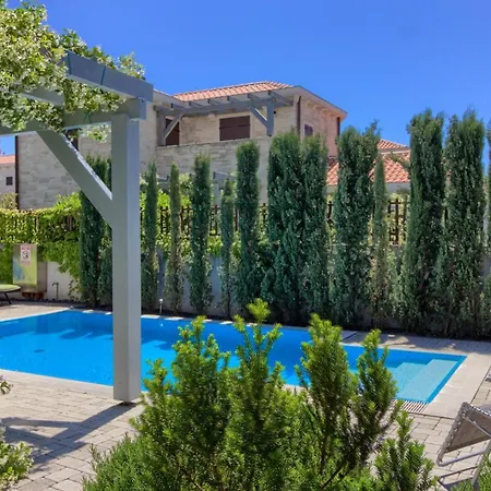 Fabulous Zelda With Pool Near The