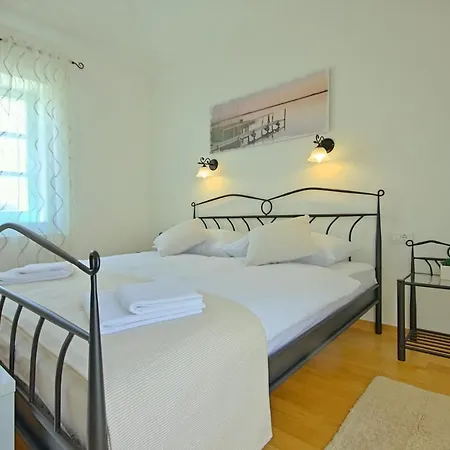 Fabulous Zelda With Pool Near The Vila *
