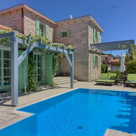 Villa Fabulous Zelda With Pool Near The *
