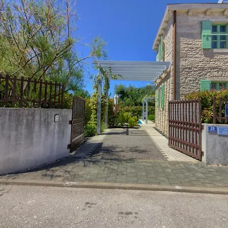 Fabulous Zelda With Pool Near The Vila *