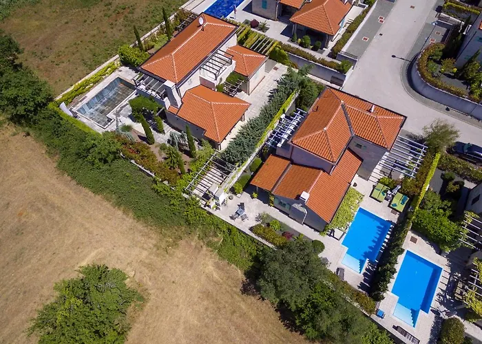 Fabulous Zelda With Pool Near The Villa