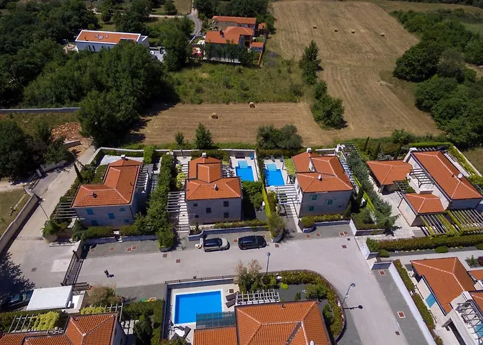 Fabulous Zelda With Pool Near The Villa