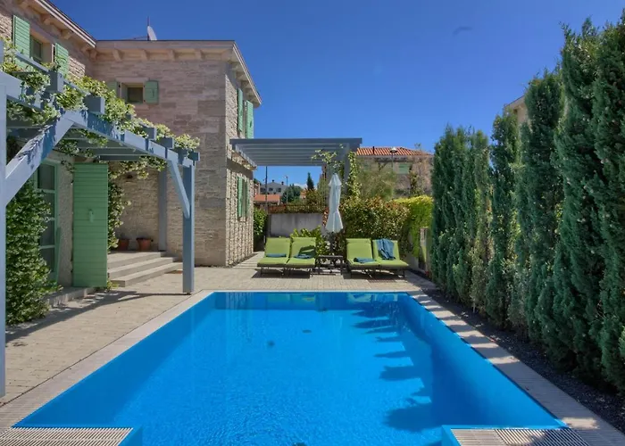 Fabulous Zelda With Pool Near The Villa *