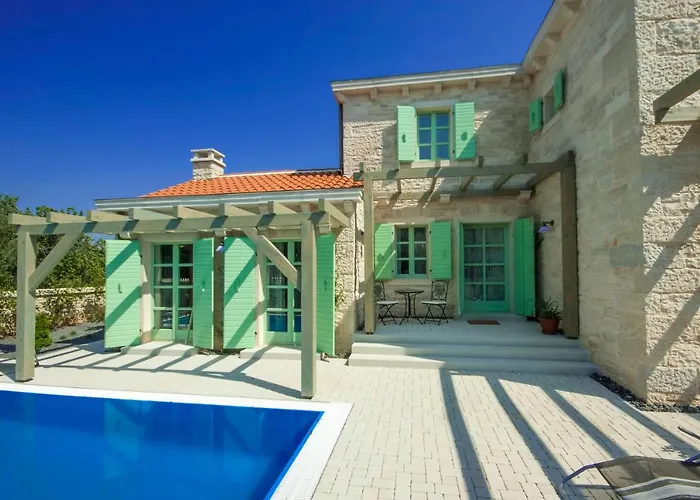Villa Fabulous Zelda With Pool Near The Medulin
