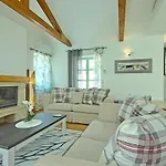 Villa Fabulous Zelda With Pool Near The