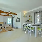 Fabulous Zelda With Pool Near The Villa