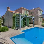 Villa Fabulous Zelda With Pool Near The Medulin